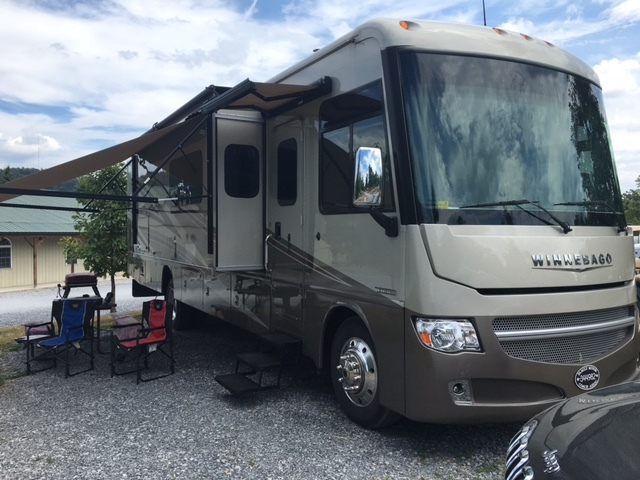 2015 Winnebago ADVENTURER 38Q