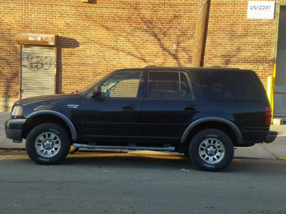 2000 Ford Expedition XLT with New Tires