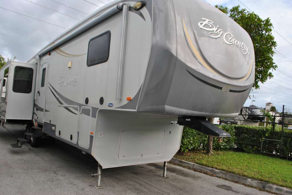 2011 Heartland Big Country 3500RL