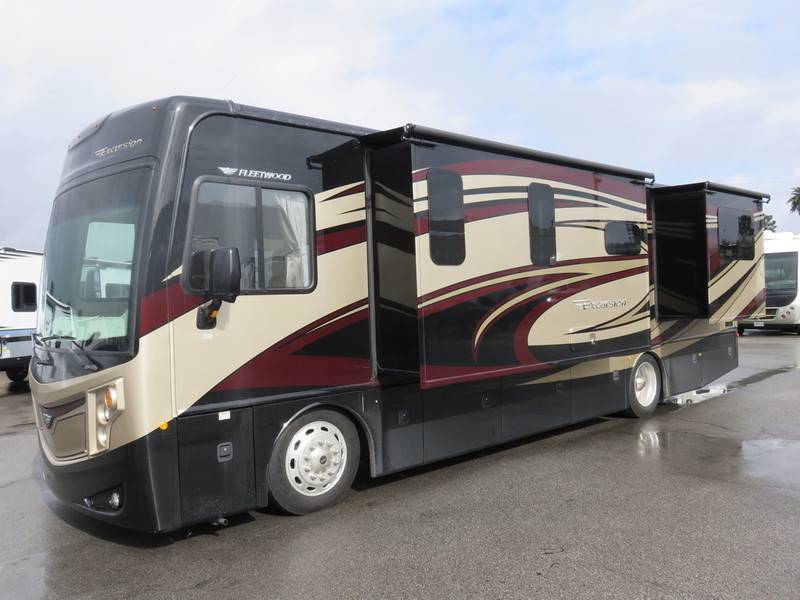 2015 Fleetwood EXCURSION 33D