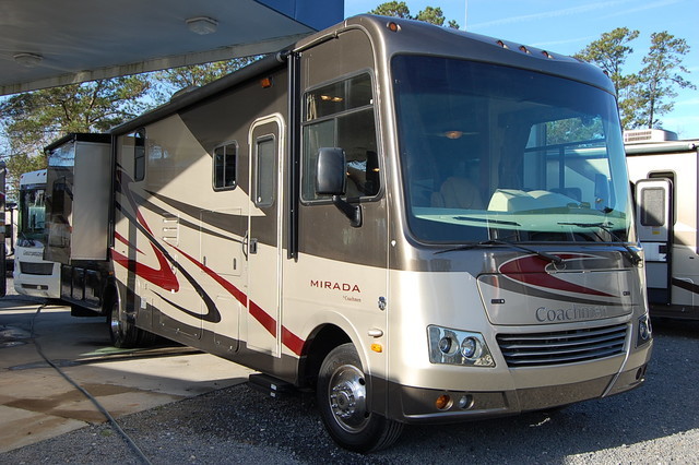 2013 Coachmen MIRADA 35DS BATH AND A HALF