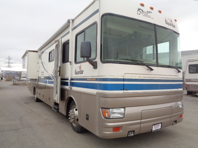 2002 Fleetwood BOUNDER DIESEL PUSHER W/2 SLIDES