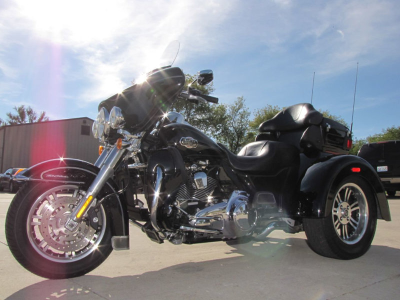 2011 Harley-Davidson TRI GLIDE ULTRA CLASSIC FLHTCUTG TRIKE