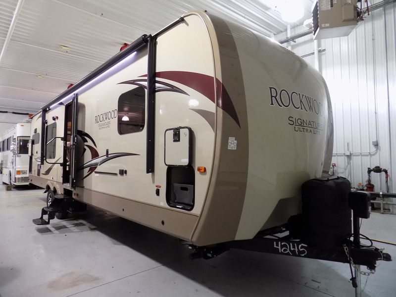 2017 Forest River Rockwood Signature Ultra Lite Travel Tra