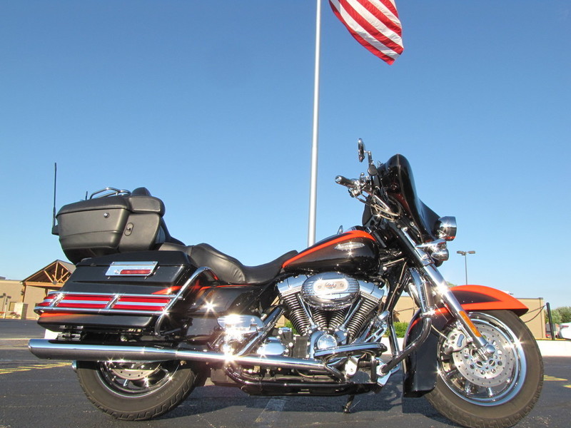 2007 Harley-Davidson FLHTCUSE2 - Ultra Classic Screamin' Eagl
