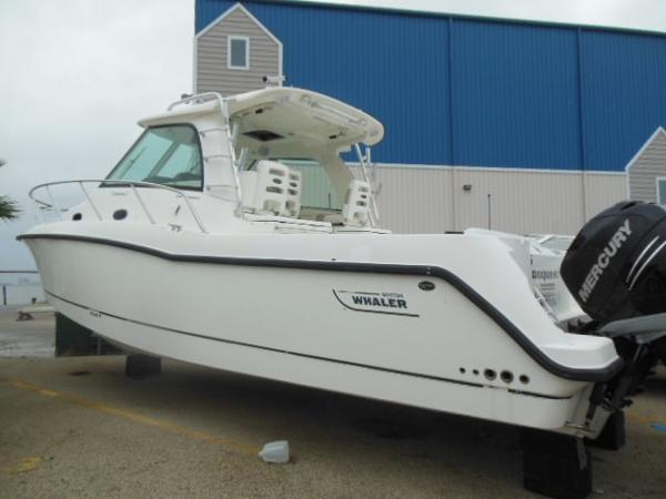 2010 Boston Whaler 345 Conquest