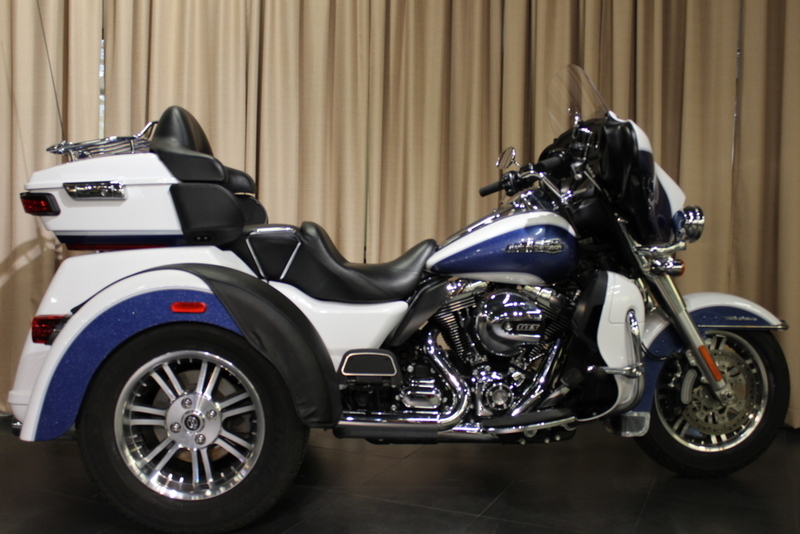 2015 Harley-Davidson FLHTCUTG - Tri-Glide Ultra