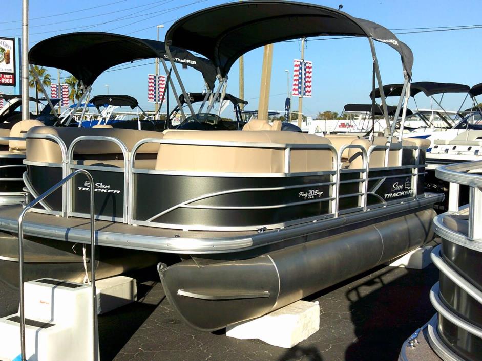 2017 Sun Tracker Party Barge 20 DLX