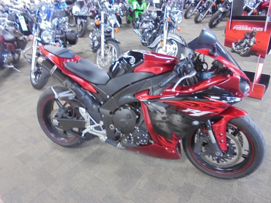 2011 Yamaha YZF-R1 - Candy Red/Raven