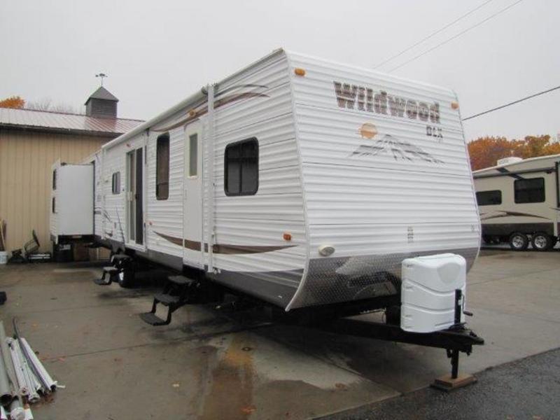 2011 Forest River Wildwood DLX 422-2B