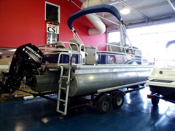 2015 Sun Tracker Party Barge 22 DLX XP3