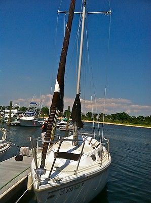 Catalina 25 well taken care of, good condition sails, clean inside out