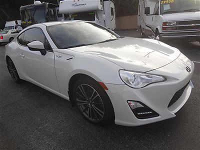 Scion : FR-S Base Coupe 2-Door 2013 stunning frs runs and looks awesome 4 new michelins factory warranty beauty