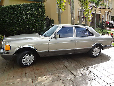 Mercedes-Benz : 300-Series 300 SD Turbo Diesel Smoke Silver & Burgundy in Mint Condition -  No smoking, rust or accidents,