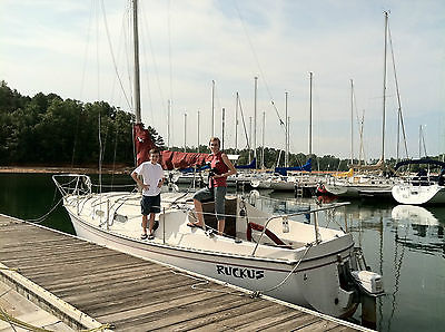 Chrysler 26' Sailboat, Lake Hartwell, SC/GA, 9.9 Evinrude Motor, Swing Keel