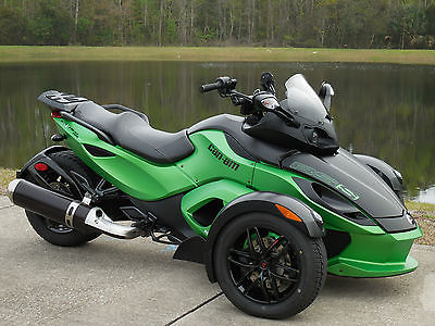 Can-Am : SPYDER 2012 can am spyder rss se 5 only 4 k miles excellent color like new