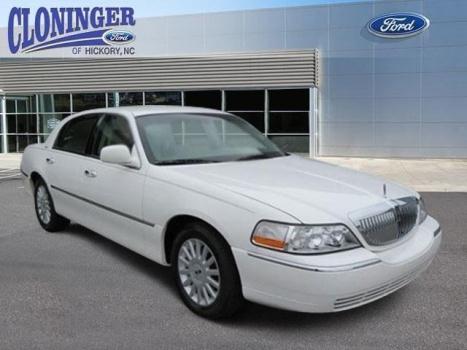 Lincoln : Town Car Signature 2005 lincoln town car signature 4.6 l leather cd player carfax certified