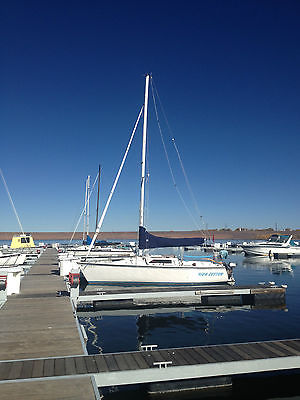 1985 Hunter 23'  sailboat