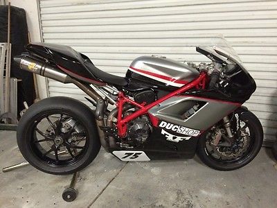 Ducati : Superbike DUCATI 848/1040 Race Bike + Spares & Extra Items