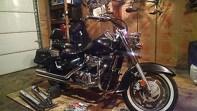 Suzuki : Boulevard Gunmetal, clean, low miles, loud cobra pipes, 1500CC Motor