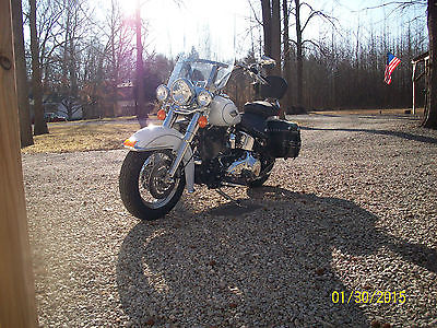 Harley-Davidson : Softail 2013 heritage white hot pearl with a 2008 custom trailor