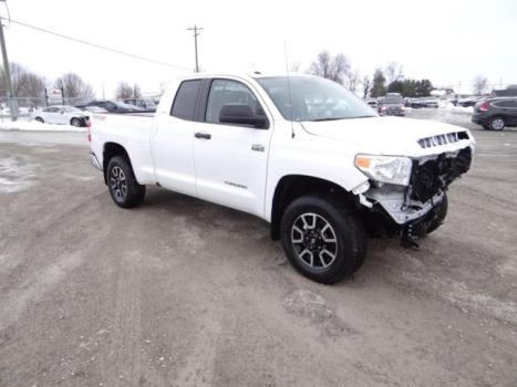 Toyota : Tundra Double Cab 74 auto salvage repairable 9 miles trd 4 x 4 easy build like new rebuilder