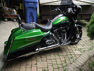 Harley-Davidson : Touring 2011 harley davidson screaming eagle cvo street glide kryptonite green and black
