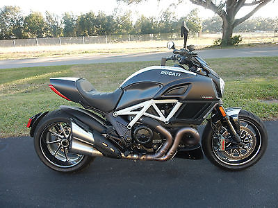 Ducati : Supersport DUCATI DIAVEL CARBON, LOW MILES, WARRANTY, 1ST SVC DONE, SUPER SWEET, FAST