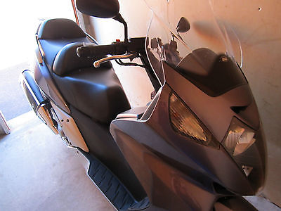 Honda : Other Honda Silverwing, 600A, Silver&Black, Automatic, Excellent shape.