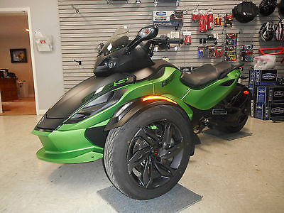 Can-Am 2013 can am spyder rs se 5 clean like new