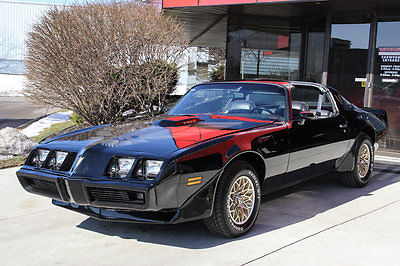 Pontiac : Firebird Trans Am Fully Restored Trans Am 400ci V8, T-Tops, Smokey and the Bandit, Black & Gold!