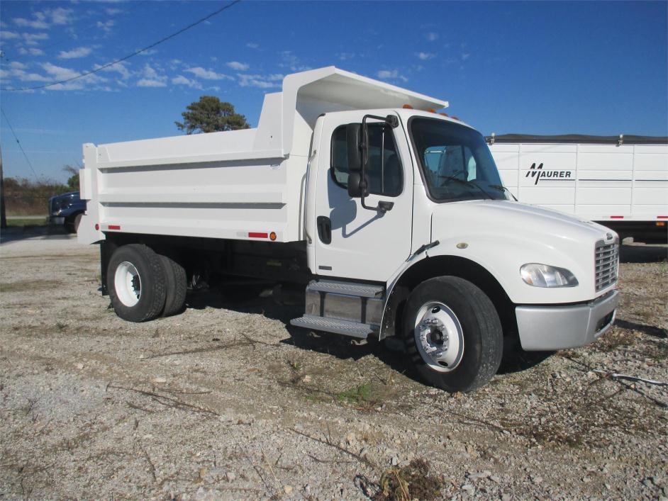 2007 Freightliner Business Class M2 106