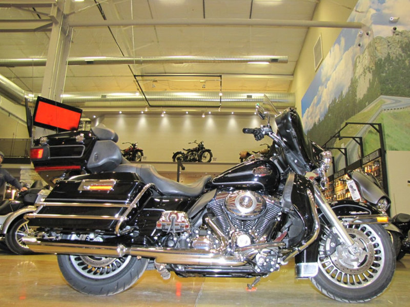 2010 Harley-Davidson Dyna Wide Glide CVO