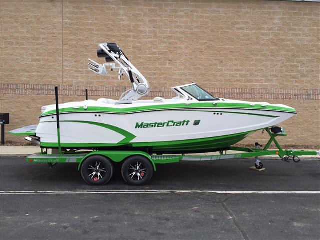 2015 Mastercraft Wakeboarding Boat X20