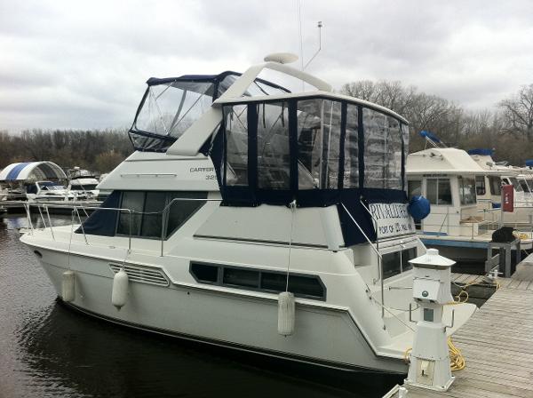 1996 CARVER YACHTS 325 AFT CABIN