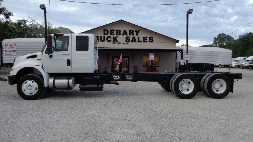2010 International 4400 Extended Cab  And  Chassis Tandem Axle
