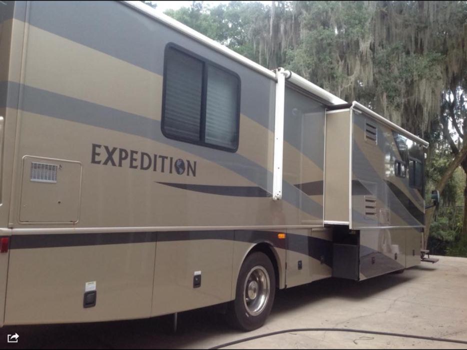 2005 Fleetwood Expedition 38N