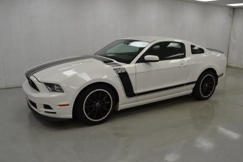 2013 Ford Mustang 2 Door Coupe, 1