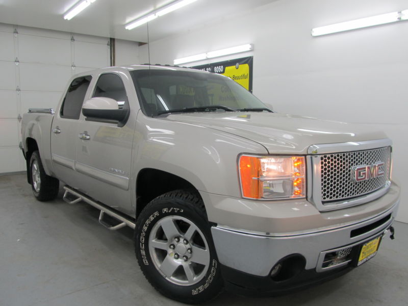 2008 GMC Sierra Denali Crew Cab 4X4 ***LOCAL TRADE PRICED TO SELL***