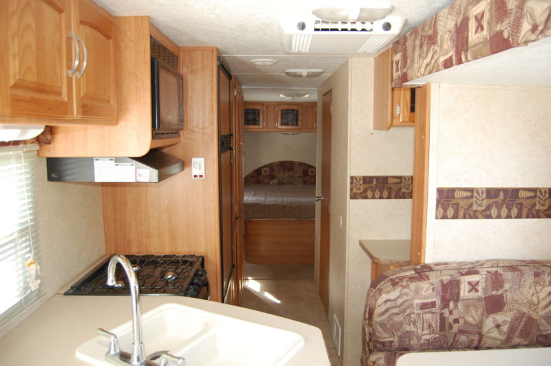 2006 Keystone Zeppelin 31' Travel Trailer