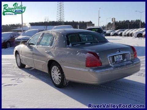 2005 Lincoln Town Car