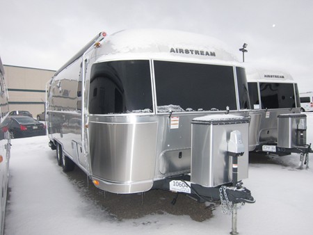 2016 Airstream Flying Cloud 25 Twin Bed Front