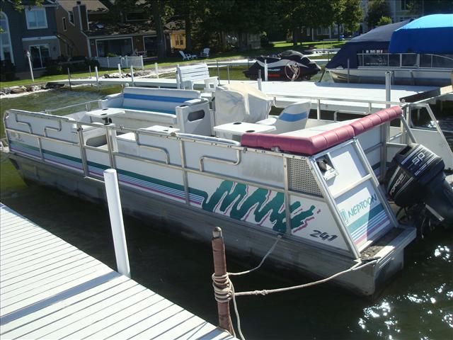 1995 J C pontoon 241