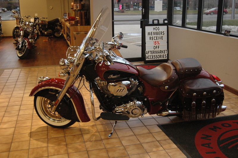 2015 Indian Chief Vintage Indian Red / Thunder Black