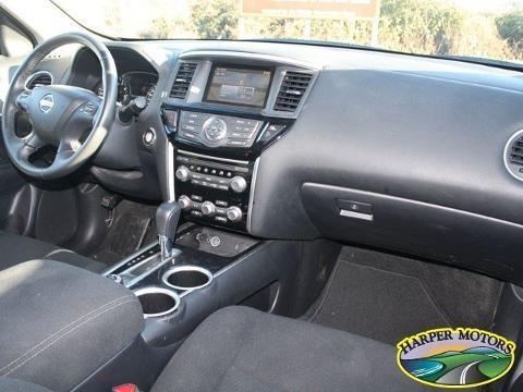 2015 Nissan Pathfinder 4 Door SUV, 1