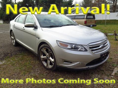 2010 Ford Taurus 4 Door Sedan