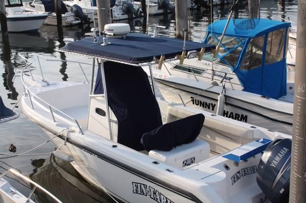 1999 Boston Whaler 23 Outrage CC