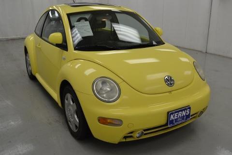 2000 Volkswagen New Beetle 2 Door Hatchback, 2
