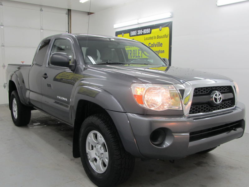 2011 Toyota Tacoma SR5 V6 access cab ***ONE OWNER TRUCK***