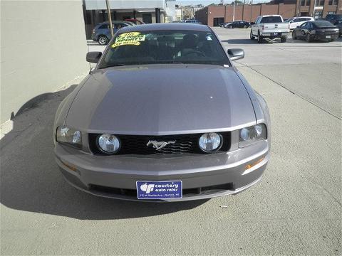 2006 Ford Mustang 2 Door Coupe, 1